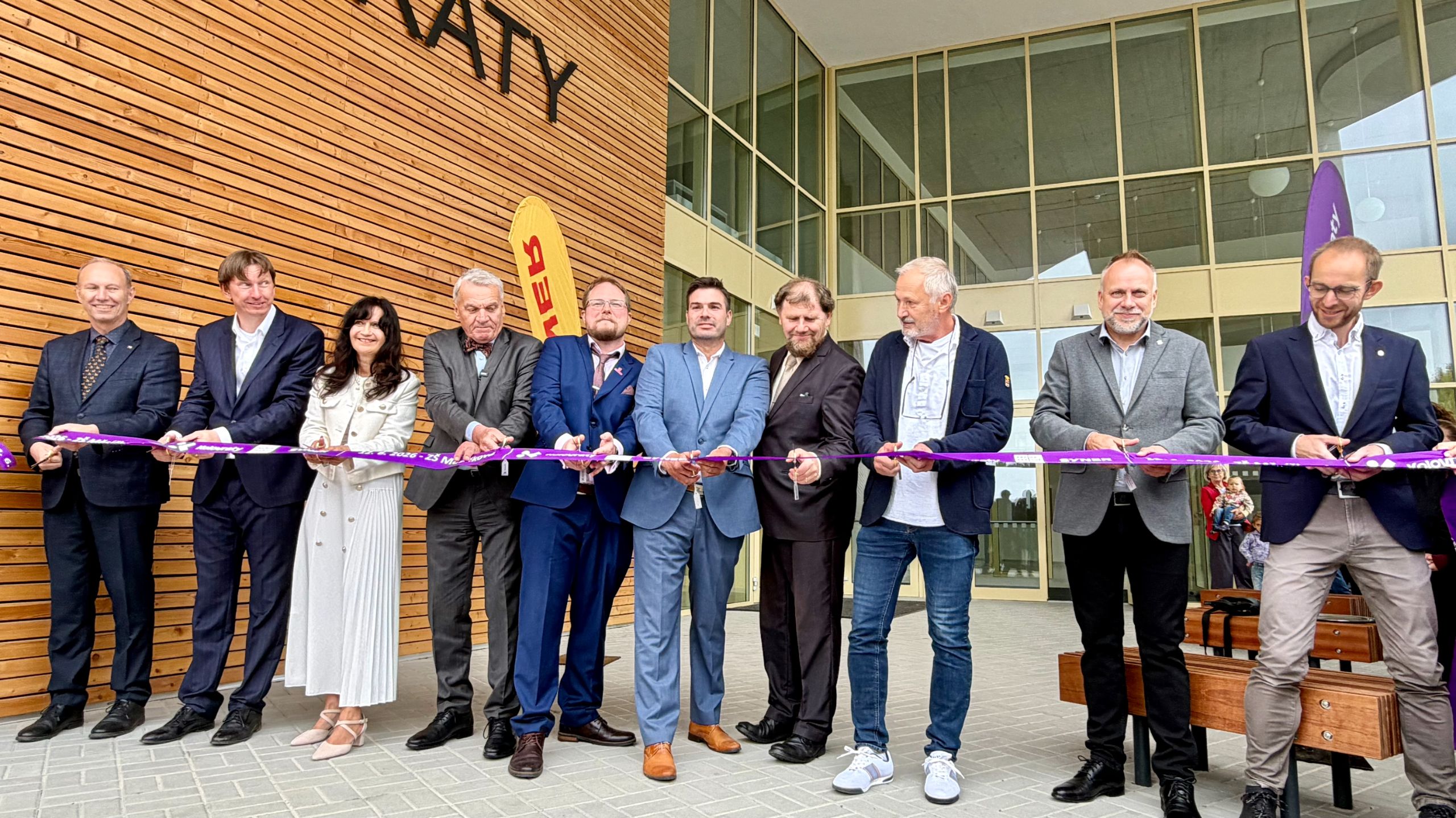 Kolovraty mají novou školu: chytré učebny, dvě tělocvičny i atrium pro děti